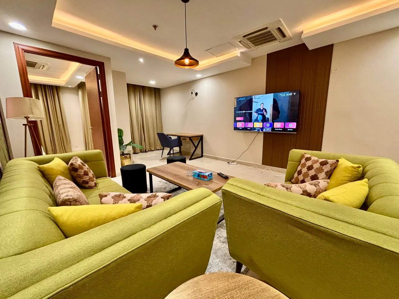 Gold Crest Mall apartment for monthly rent: 1 Bed Apartment, 13th Floor – Gold Crest Mall, DHA — photo 1