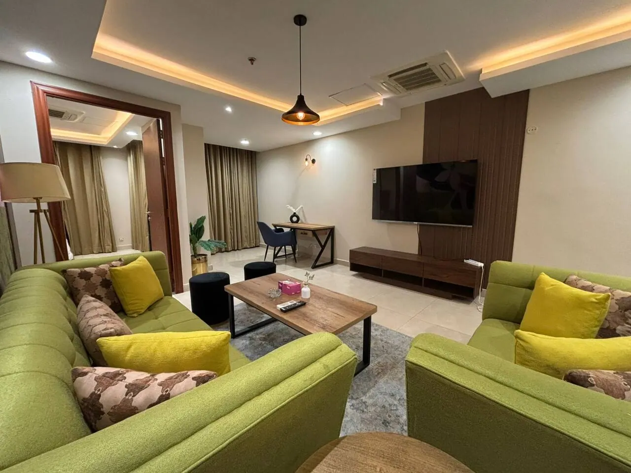 1 Bed Apartment, 13th Floor – Gold Crest Mall, DHA — photo 2