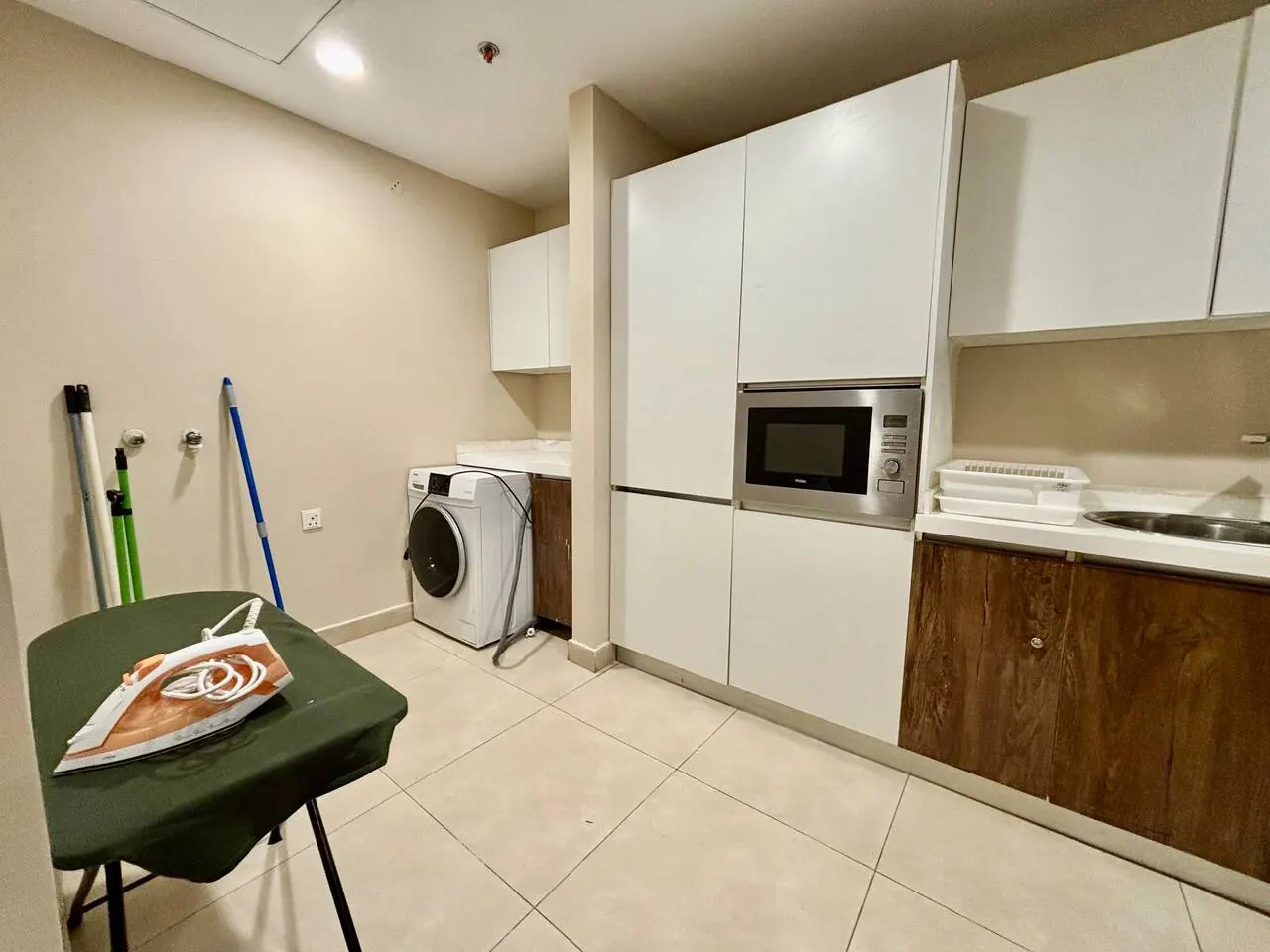 1 Bed Apartment, 13th Floor – Gold Crest Mall, DHA — photo 5