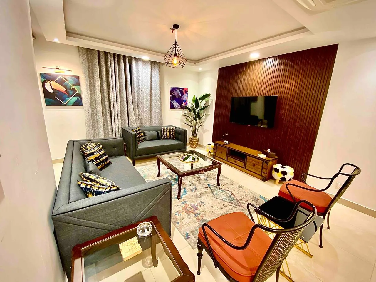 Apartment with Balcony, 10th Floor – Gold Crest Mall — photo 2