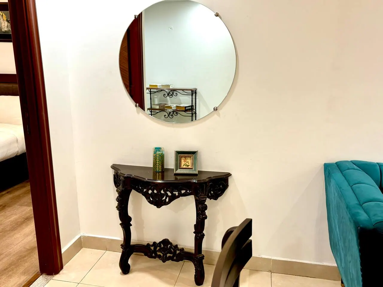 1 Bed Furnished Apartment with Balcony, 11th Floor – Gold Crest Mall — photo 4