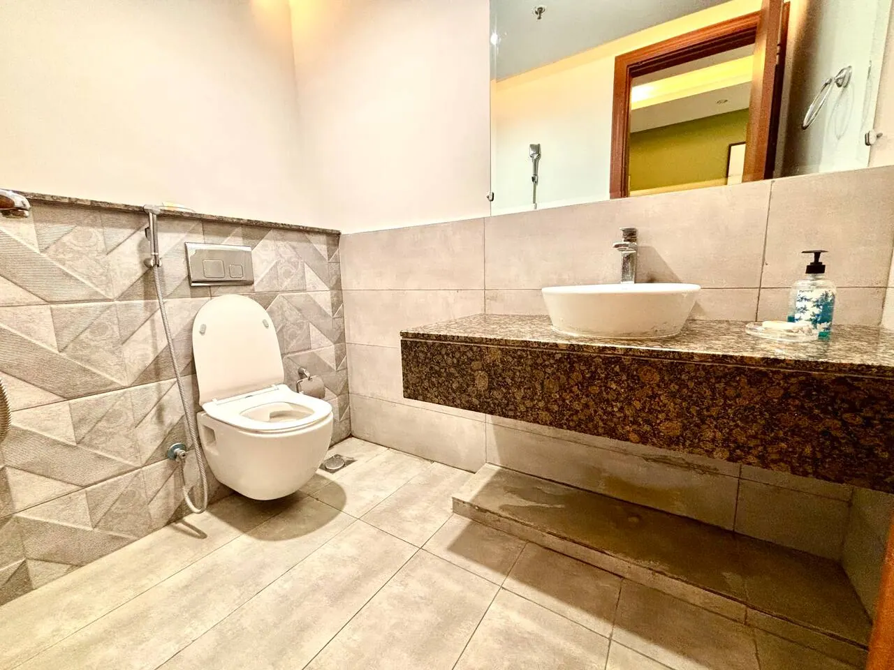 1 Bed with Balcony View, 13th Floor – Gold Crest Mall — photo 5