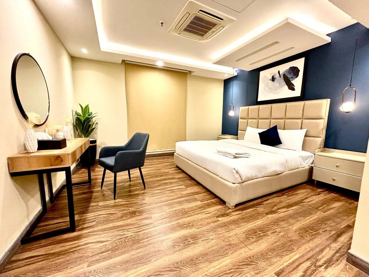 2 Bed Apartment with Balcony – Gold Crest Mall, DHA — photo 3