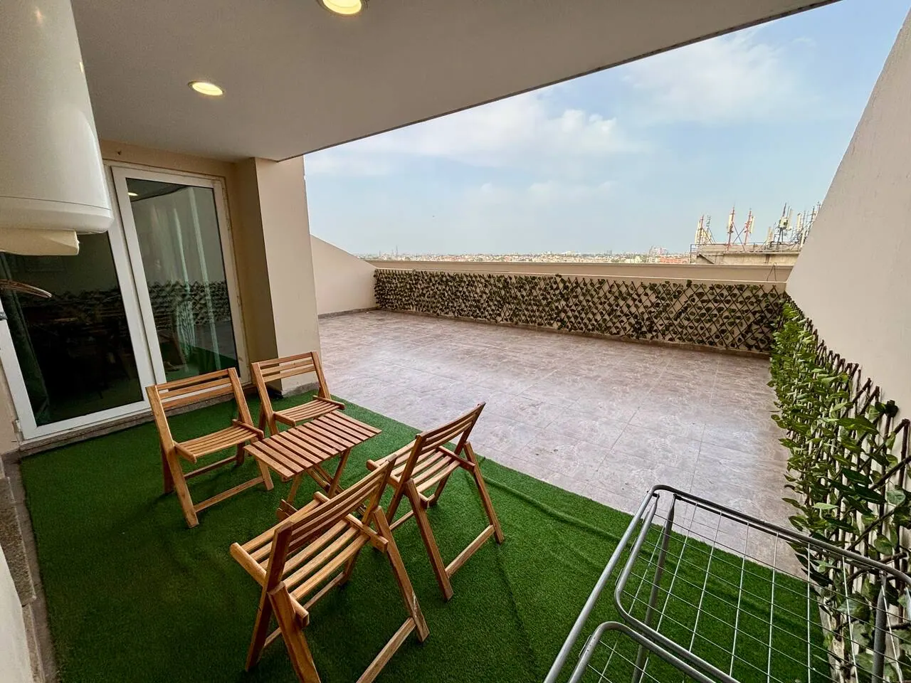 Bauhaus Design – 3 Bed Apartment, Gold Crest Mall — photo 5