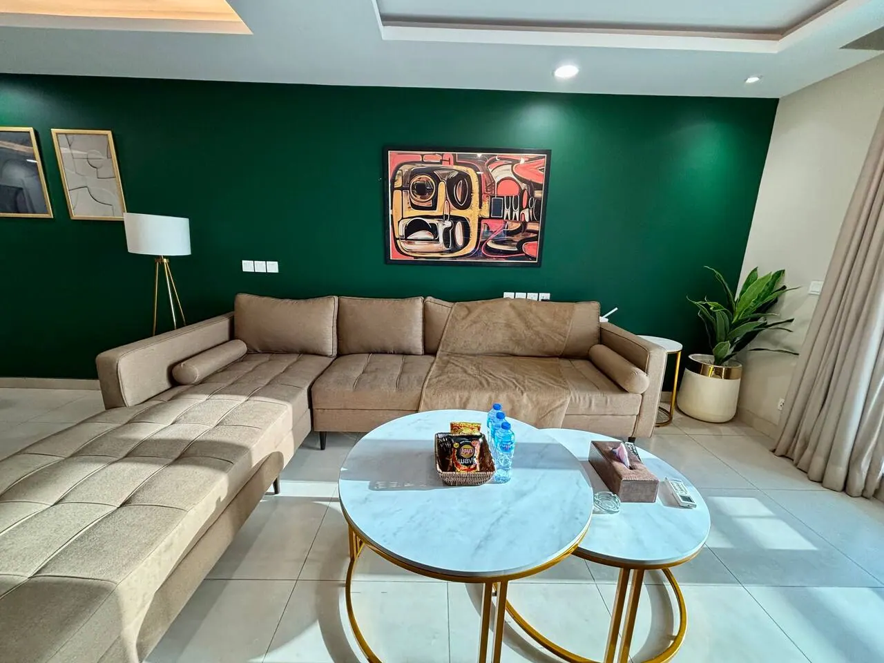 Earthy Luxe – 2.5 Bed Family Apartment, Gold Crest Mall — photo 2