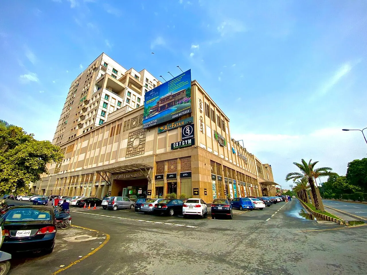 Earthy Luxe – 2.5 Bed Family Apartment, Gold Crest Mall — photo 3