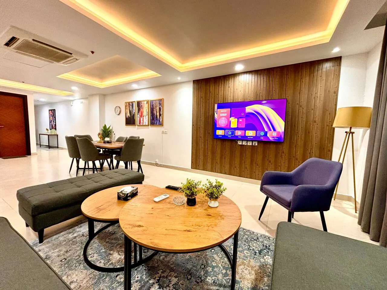 Luxury penthouse in DHA Lahore: 2.5 Bed Penthouse with Balcony, 14th Floor – Gold Crest Mall — photo 1