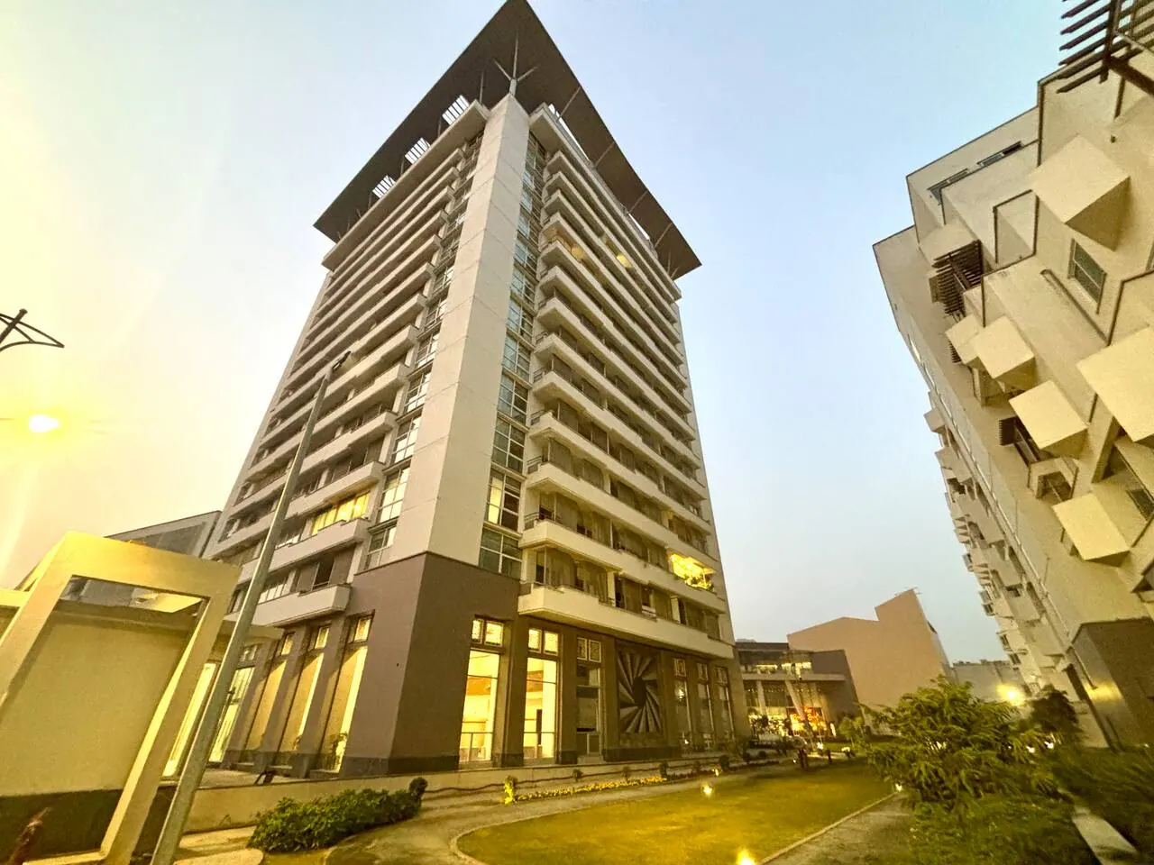 Penthouse Studio, 9th Floor – Penta Square, DHA Phase 5 — photo 4