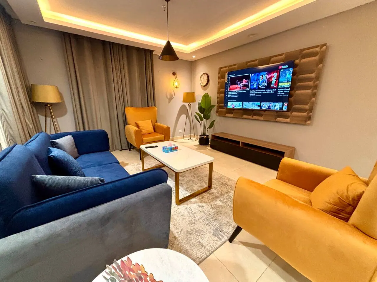 Gold Crest Mall apartment with balcony: Platinum View – 2 Bed with Balcony, 13th Floor, Gold Crest Mall — photo 1