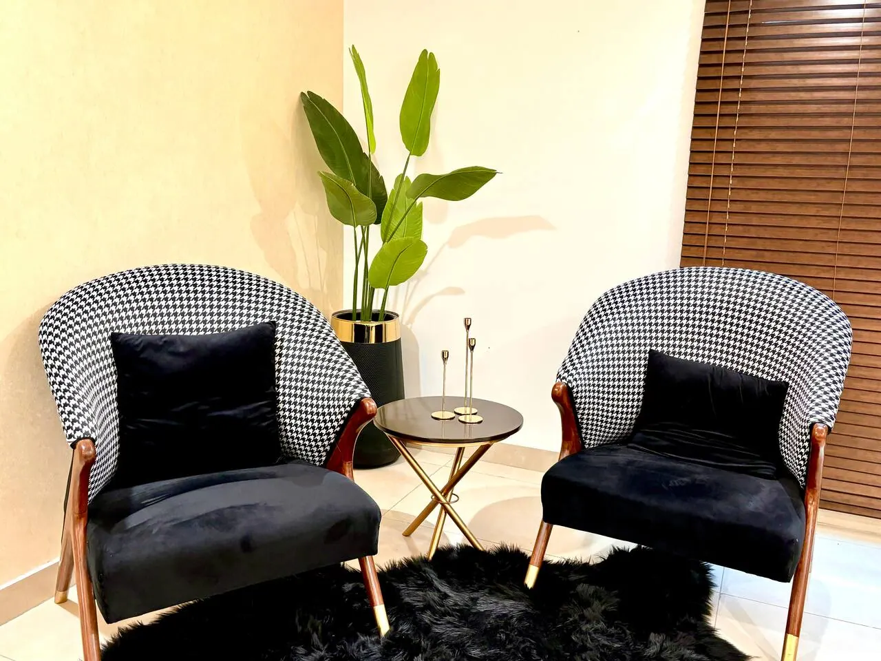Skyline Elegance – 3 Bed with Balcony, 11th Floor, Gold Crest Mall — photo 3