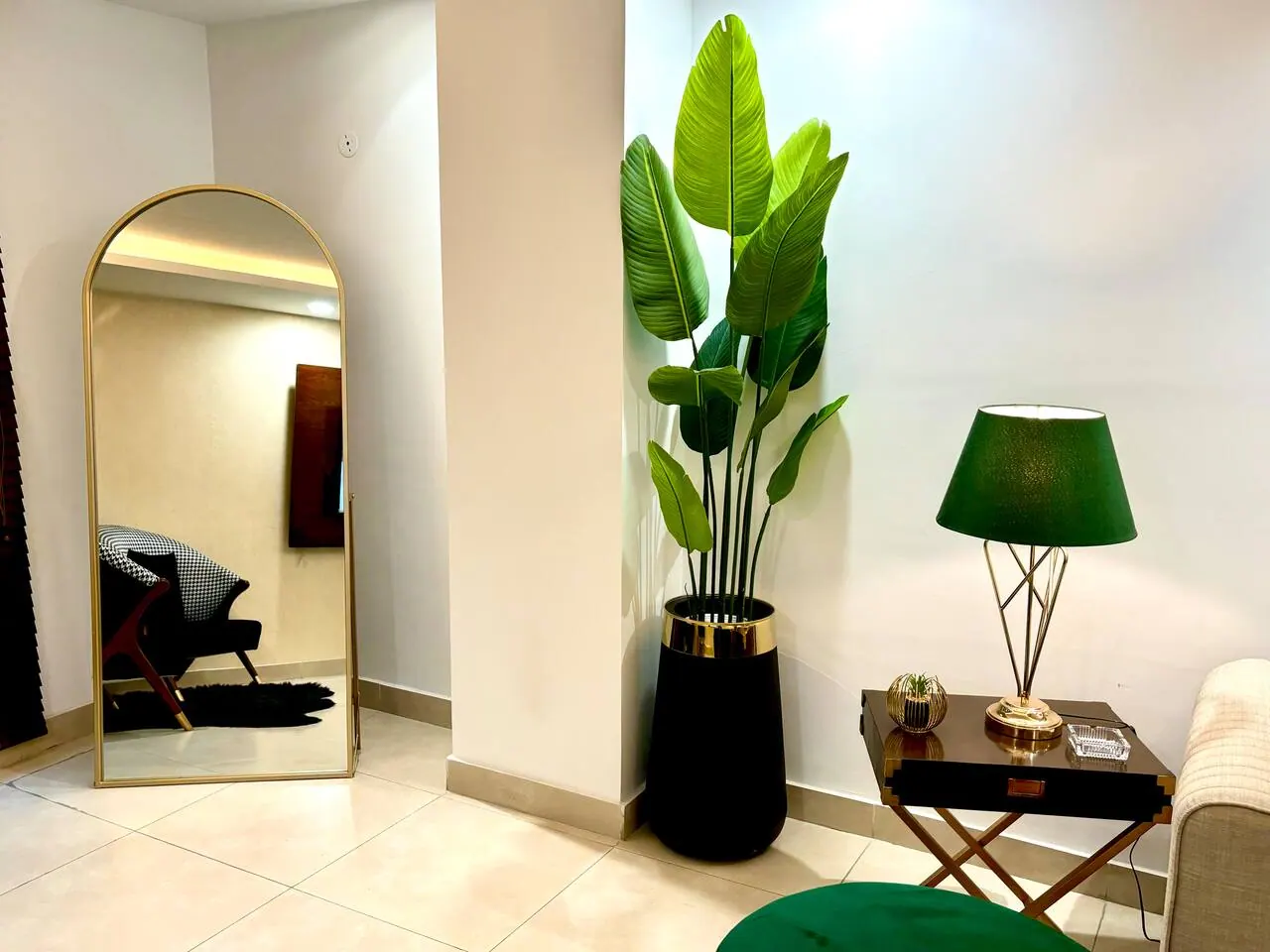 Skyline Elegance – 3 Bed with Balcony, 11th Floor, Gold Crest Mall — photo 5