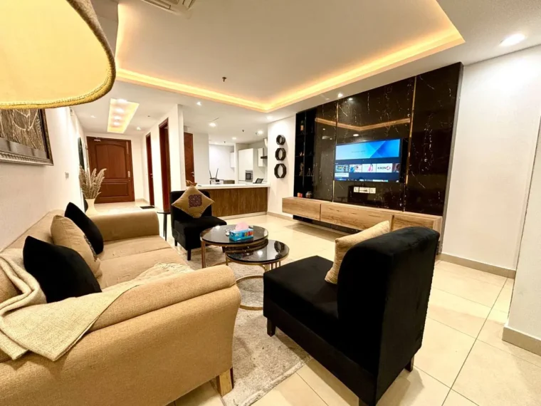 Vintage 1 Bed with Balcony